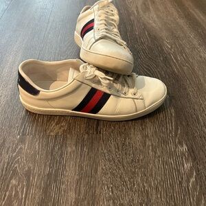 Gucci Shoes. Size 10